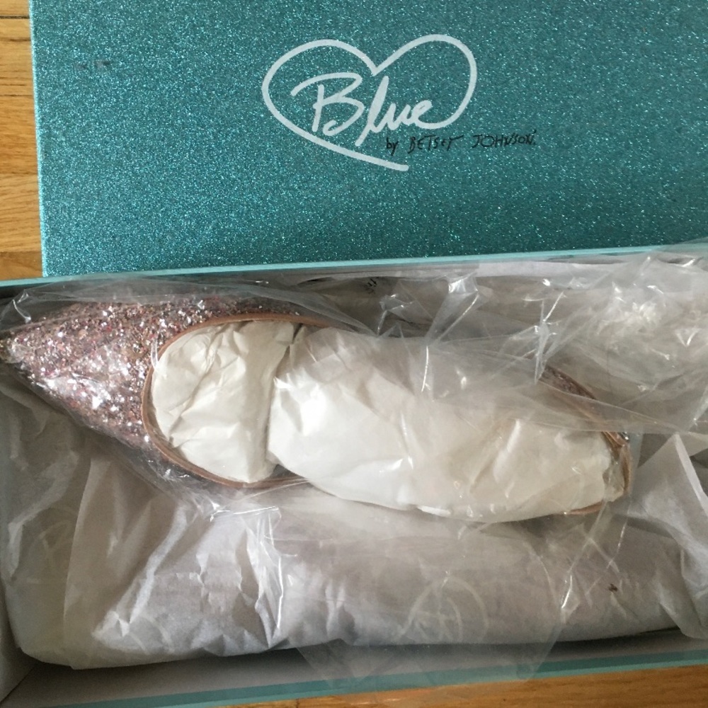 NWT⭐️HOST PICK⭐️BETSEY JOHNSON Sparkling shoes - Picture 1 of 2